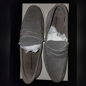 Men's Johnston & Murphy Gray English Suede Penny Loafer in 10, NEW w/box